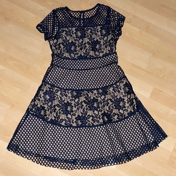 US ANGELS Girls' Color Block Lace Panel Dress in Navy size 14 gently preloved - Picture 4 of 11